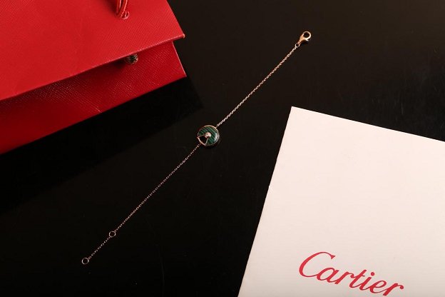 Cartier amulette de bracelet B6047117