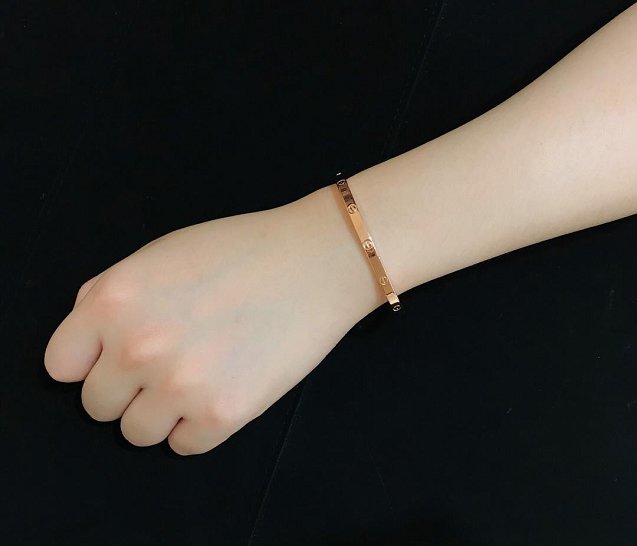 Cartier amulette de bracelet B6047117