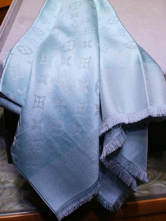 2020 louis vuitton top quality silk scarf L568 light green&silver