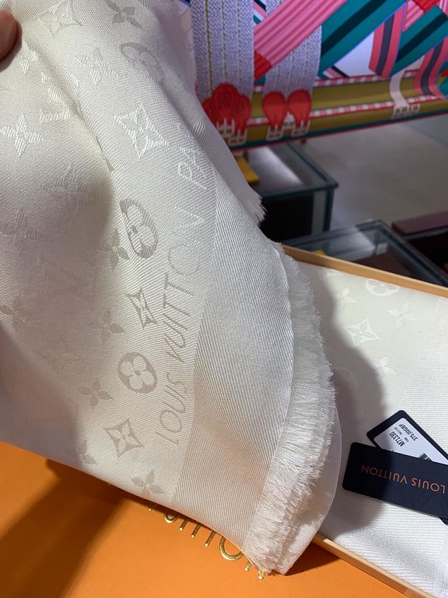 2020 louis vuitton top quality silk scarf L568 white