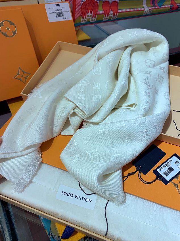 2020 louis vuitton top quality silk scarf L568 white