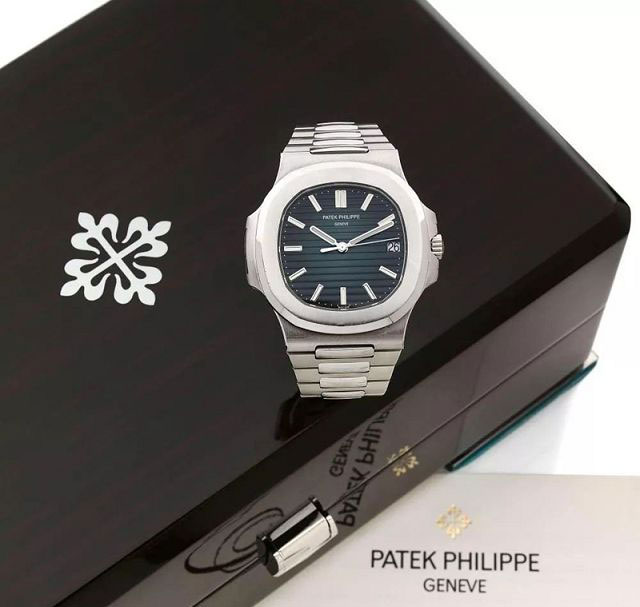 Patek Philippe swiss mechanical movement watch  5711-1A dark blue