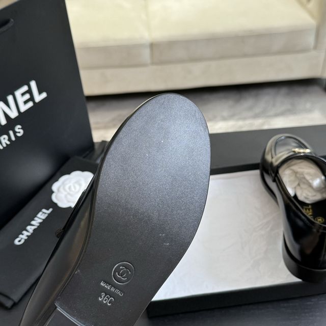 CC calfskin loafers CH0301