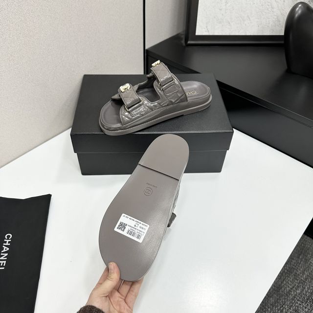 CC original shiny calfskin mules CH00390